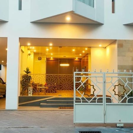 Ayman Syariah Hotel Сурабая Экстерьер фото